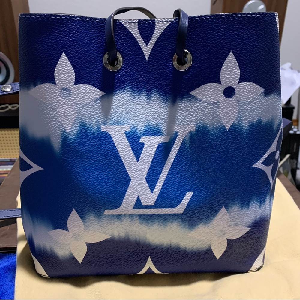 Louis Vuitton NeoNoe Escale MM